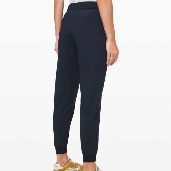 Lululemon On the Fly Jogger *Luxtreme True Navy 28” Size 4 - Picture 2 of 14